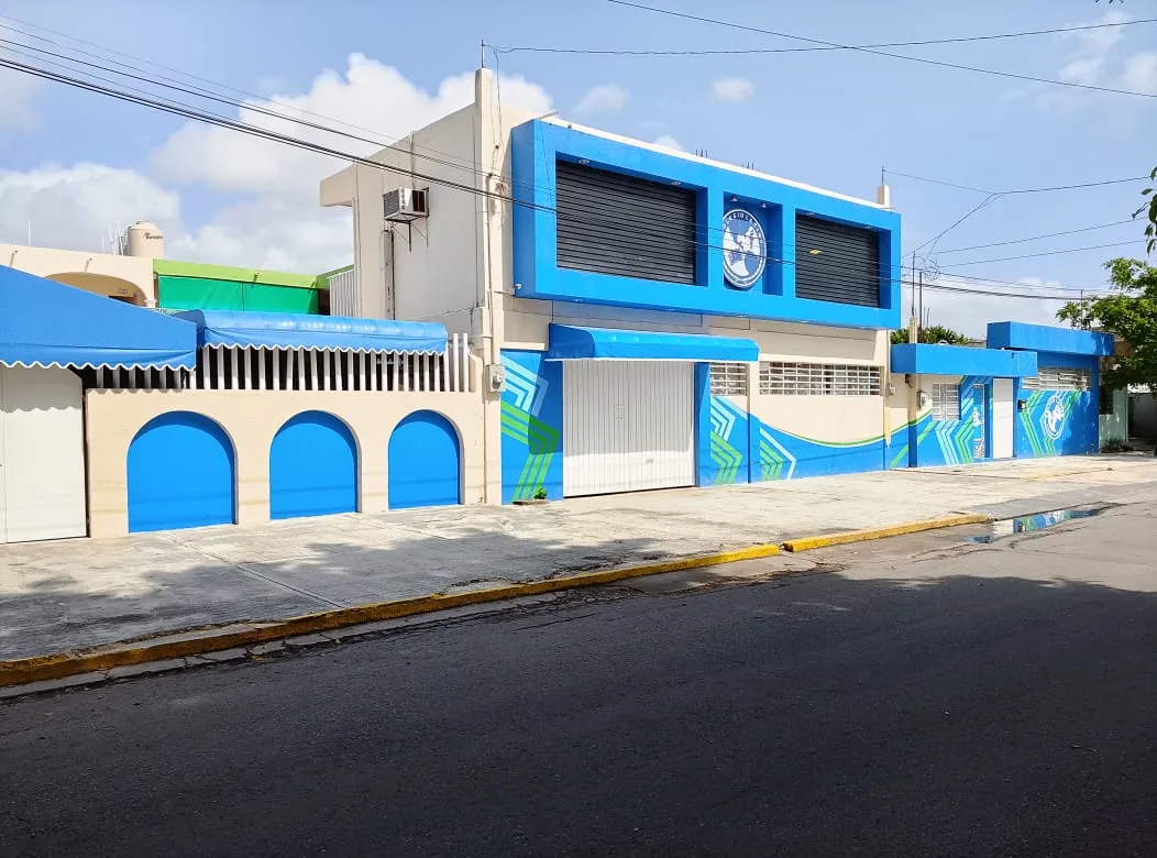 Fachada de Colegio Latino en Chetumal